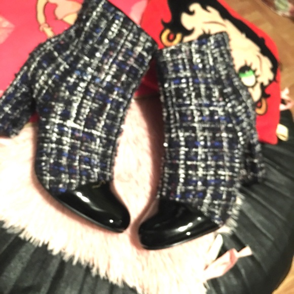 Cute Ankle Boots with a Hint of Blue - Picture 3 of 6